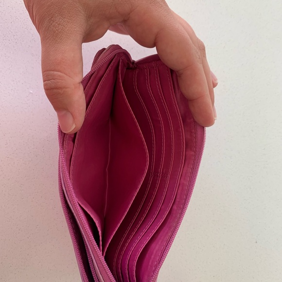 Soft leather pinkish purple (mauve) Coach wristlet - Picture 4 of 6